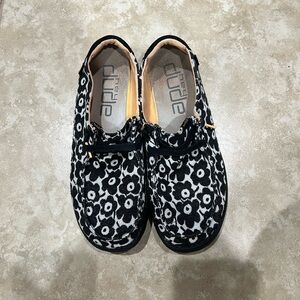 Hey Dude Wendy Field of Flowers Women’s Shoes Size 9